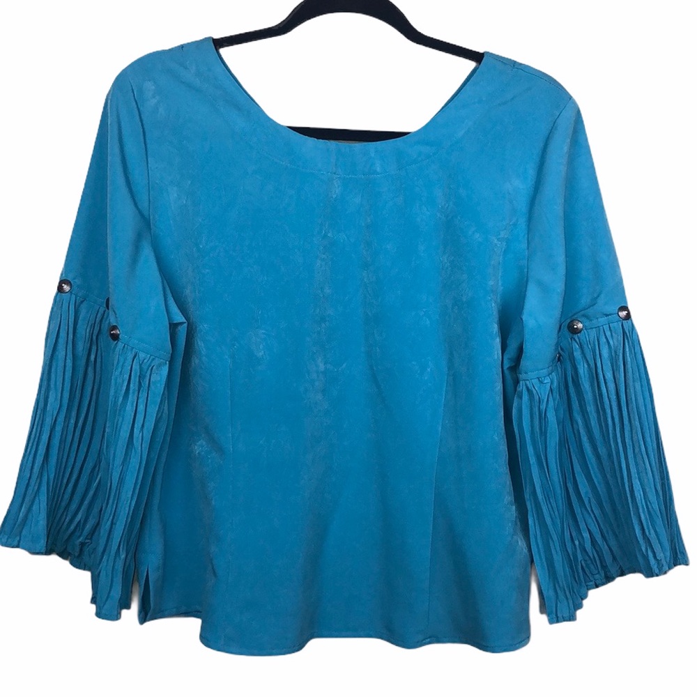 NWT LUCILLE Medium Blue Top Ruched Button Sleeves